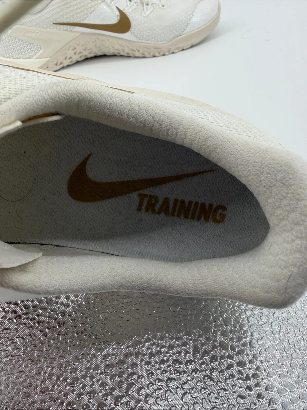 Nike Women’s Gymcore Athleisure Sporty Cream/Gold Athletic Training Shoes Sz8